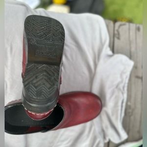 Red leather Dansko clogs size 36 nearly new